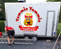 Logo # 880536 voor foodtruck YammieYammie wedstrijd